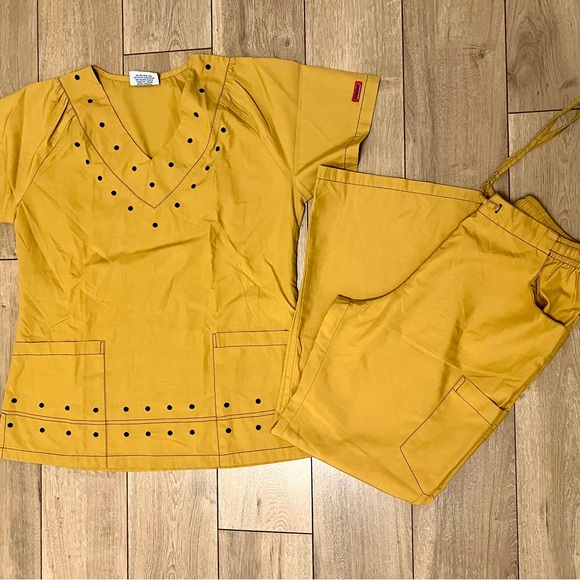 Stylish Mustard Women's Scrubs Pants & Top Set - Picture 1 of 8